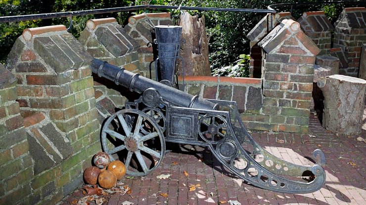 Самый маленький замок в Германии, всего две комнаты, памятник архитектуры, замок Альберта Хеннеберга, замок в Гамбурге,