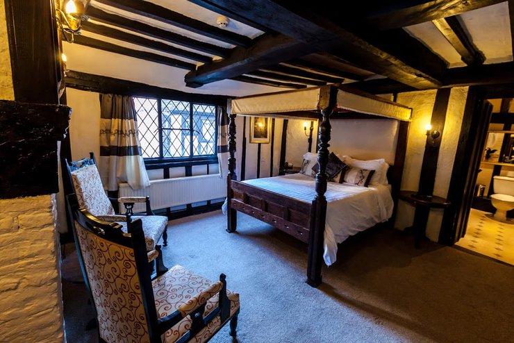 номер у готелі Русалка, Англія