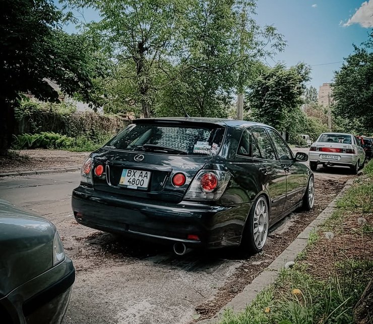 Lexus IS SportCross