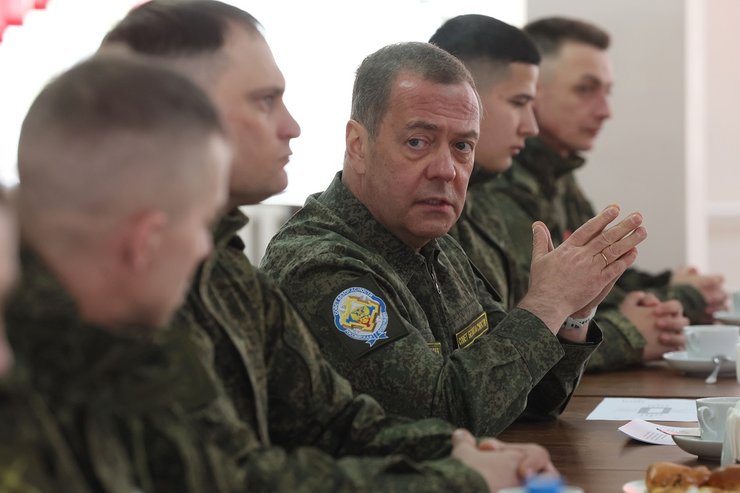 дмитрій Медведєв у військовій формі