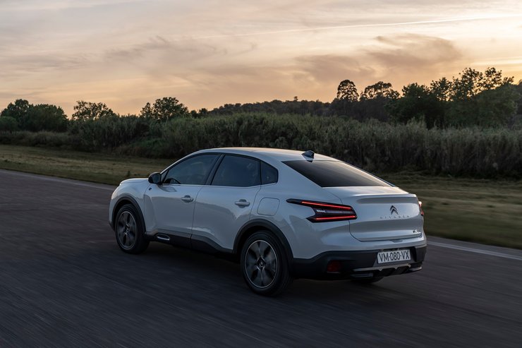 Citroen C4 X 2023, Citroen C4 X, новий Citroen C4 X, седан Citroen C4