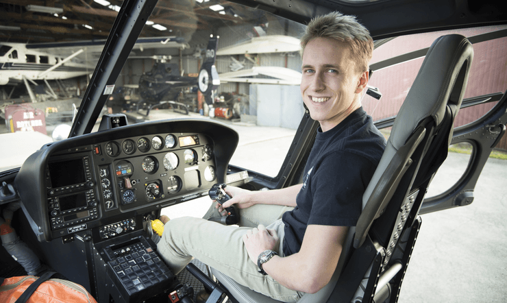 Пилот вертолета, пилот, извержение вулкана, накрыл смог, прыгнул в воду, пепел