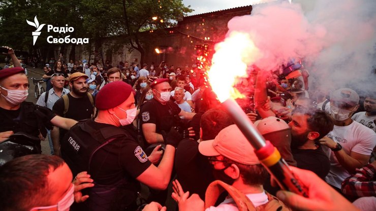 стерненко суд, столкновения