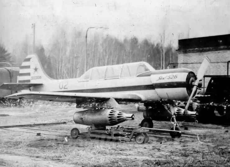 самолет Як-52Б