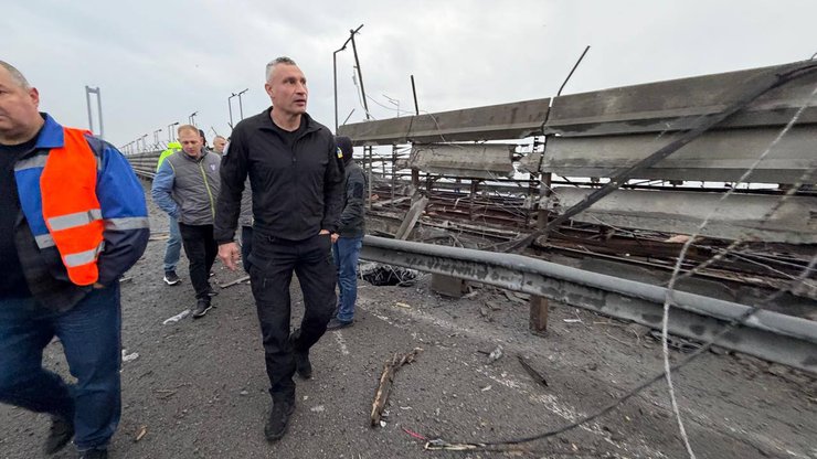 фото Кличка на Південному мосту після удару РФ 27 жовтня