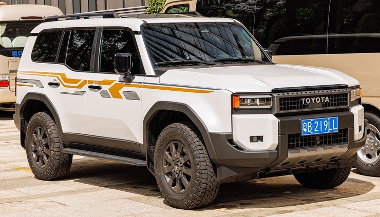 Автомобиль Toyota LC Prado