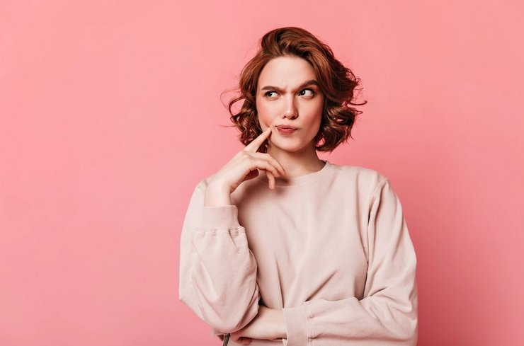 Жінка думає