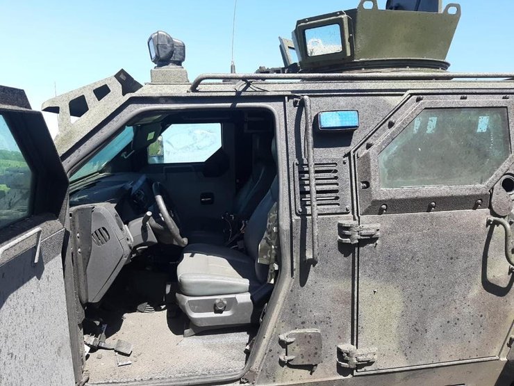 подорванный бронеавтомобиль спартан