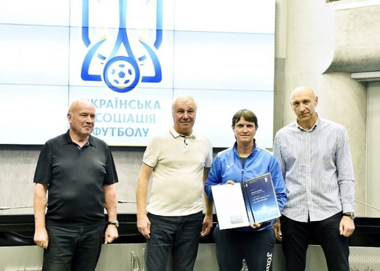 Зинченко получает тренерскую категорию