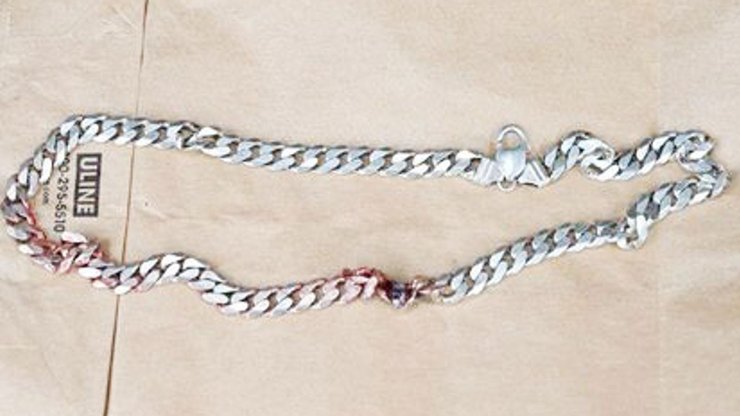 Полиция, сотрудники полиции, выстрелы, пуля попала в цепочку, цепочка остановила пулю, ссора, выстрелы во время стрельбы