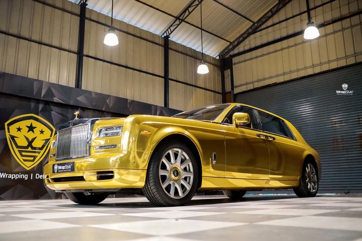 Rolls Royce Phantom, роллс ройс, подарунок футболістам
