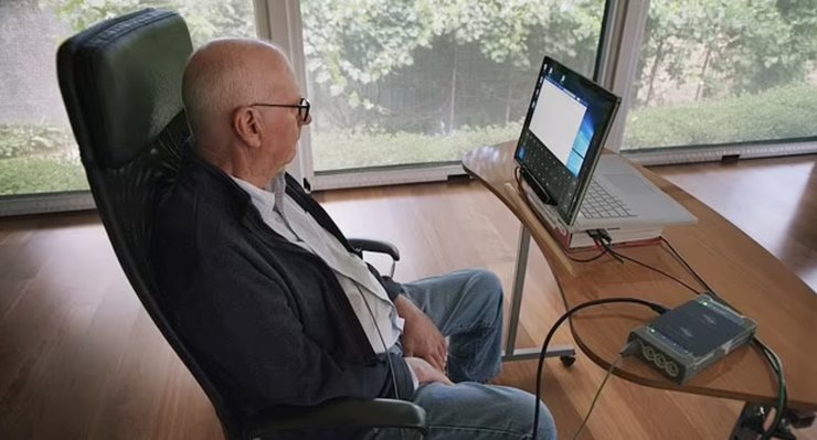 До этого компания Synchron уже провела испытания на четырех пациентах в Австралии. Это испытание показало, что технология является безопасной и у нее нет побочных эффектов. И самое главное, что люди с мозговым имплантом смогли управлять силой мысли компьютером