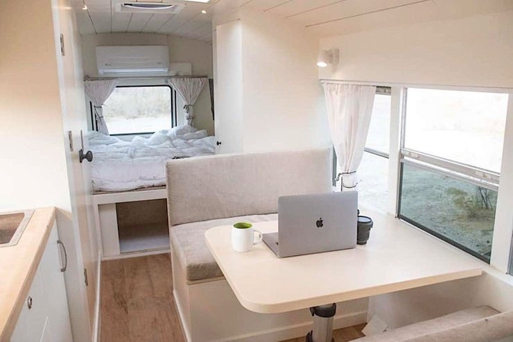 Дом на колесах Chevrolet Express 3500