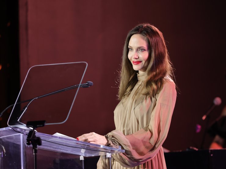 Анджелина Джоли