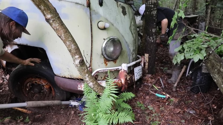 Заброшенный Volkswagen Transporter