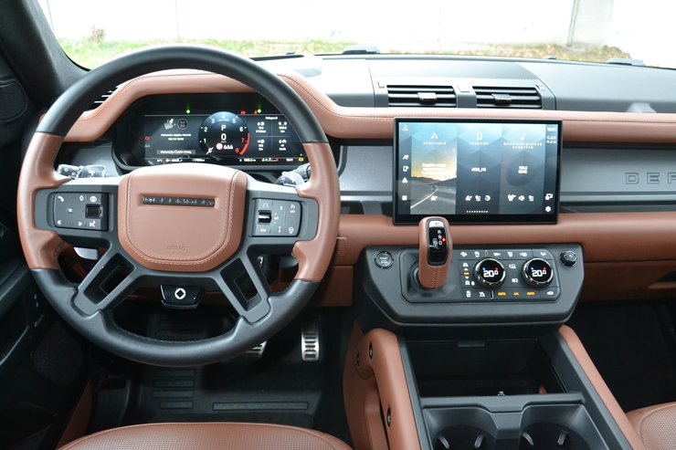 Салон Land Rover Defender