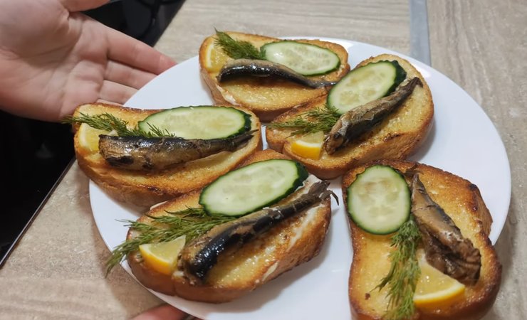 бутерброды со шпортами, новогодний стол