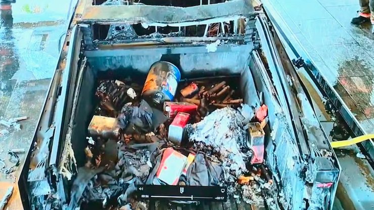 тесла кібертрак готель трампа