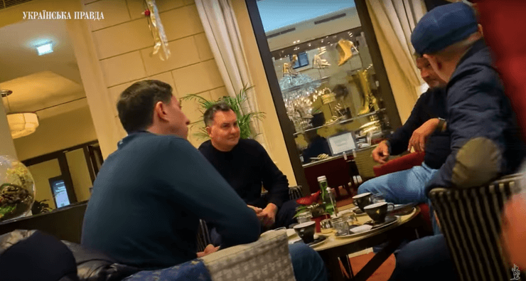 Встреча Воронова с другими людьми.