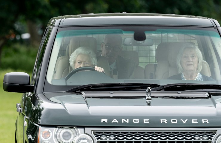 королева, права, водительское удостоверение