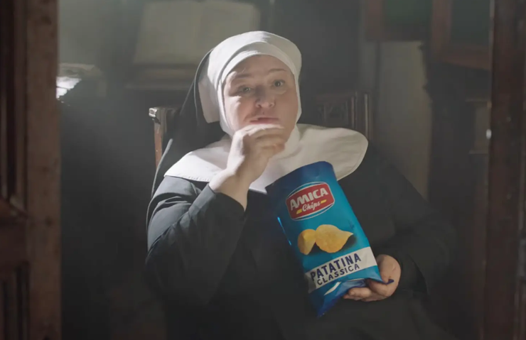 Скандал из-за рекламы чипсов в Италии, маркетинговый ход, Италия, унижение Христа, оскорбление чувств верующих, видео