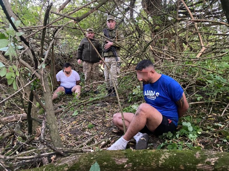 незаконні мігранти, річка