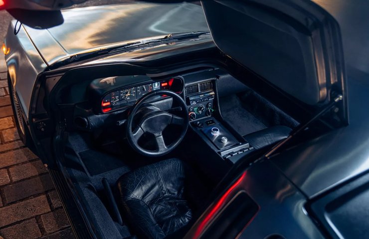 салон делореан дмс12, электромобиль DeLorean, DeLorean DMC-12, назад в будущее, авто из фильма назад в будущее