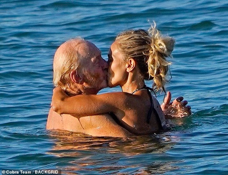 чарльз дэнс