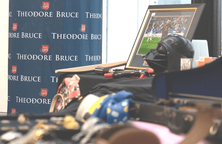 Аукціон загублених речей в аеропорту, аеропорт, загублені речі, речі пасажирів, цінні предмети, благодійний аукціон