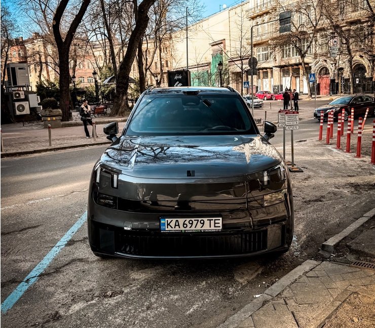 кросовер Lynk & Co 900