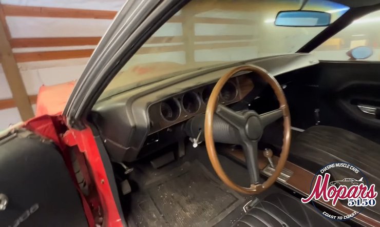 салон Plymouth Hemi Cuda