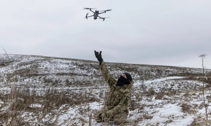 Запуск дрона DJI Mavic 3 взимку