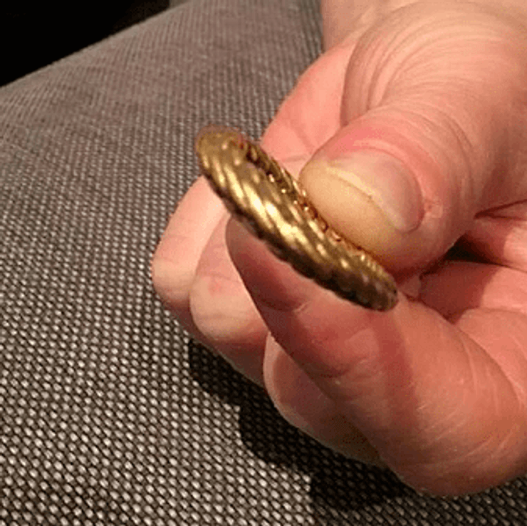 золота каблучка, рука, пальці, фото