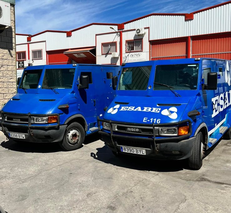 Роман Зозуля, Жан Беленюк, авто для ВСУ, авто для армії, броньовані авто, Iveco Daily, Mitsubishi Pajero, Ford Ranger