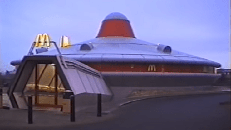 McDonald's в форме НЛО, разрушенное здание, культовые здание, историческое здание, необычное здание, футуристическое здание