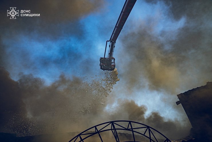 Авиаудар Сум, ГСЧС, тушение пожара