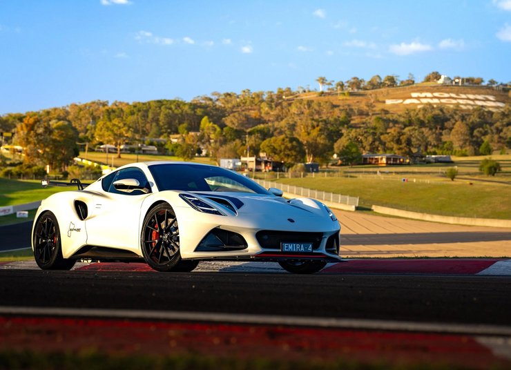 Lotus Emira Bathurst