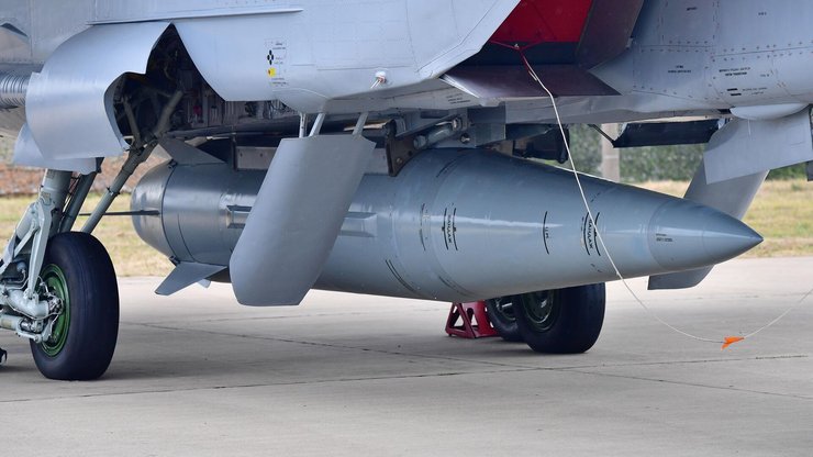 ракети кинджал під крилом літака