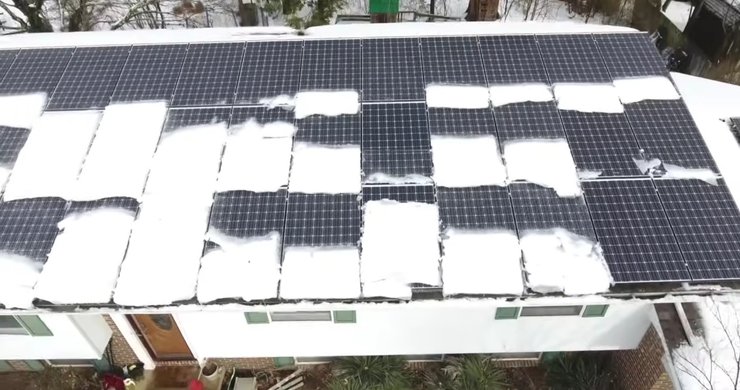 Солнечные панели снег Солнечные панели снег крыша