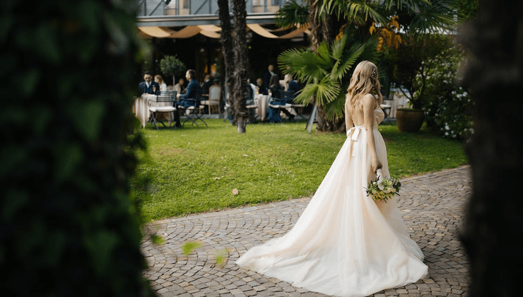 Наречена, наречена отримала торт в обличчя, наречена кинула чоловіка, хоче розлучитися наступного дня, весільна церемонія,