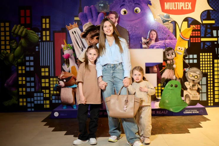 Актриса Елена Светлицкая с дочерьми Верой и Марией