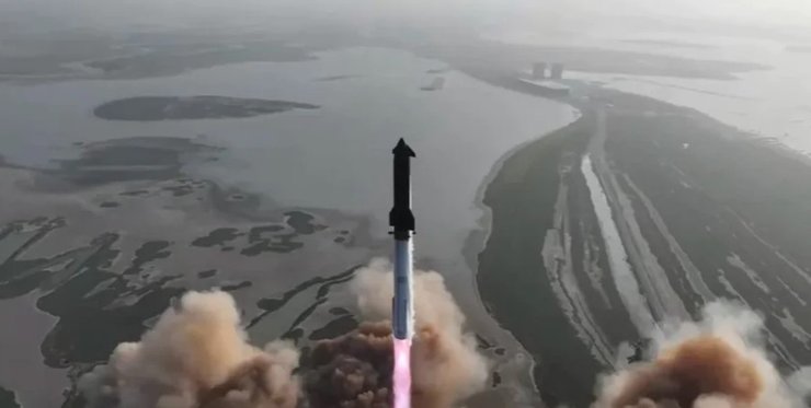 Компанія Ілона Маска збирається прискорити доставку астронавтів NASA на Місяць (фото)