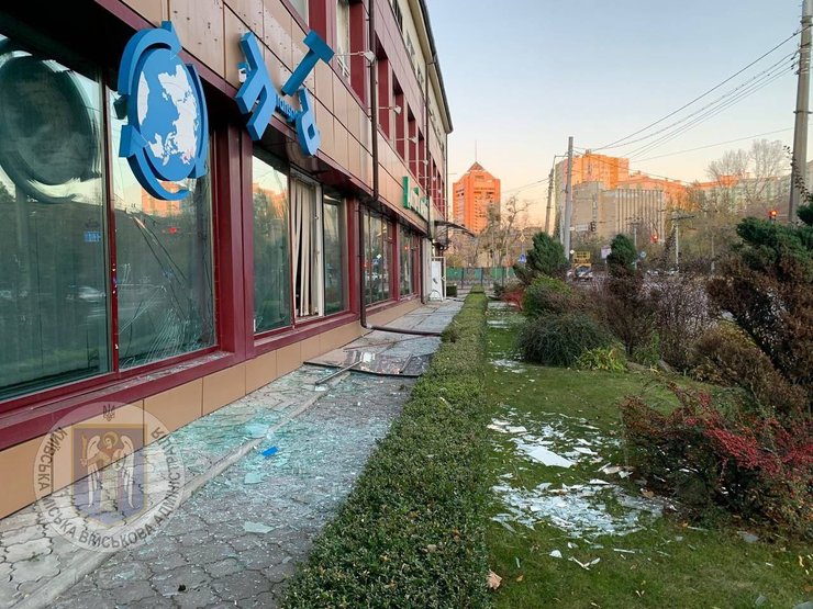 Ночной удар РФ, 3 ноября, ПВО, Киевская ОГА, фасад, Киев, КГГА