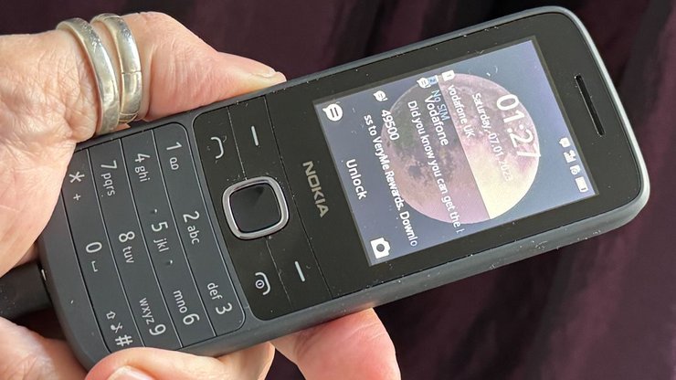 Кнопочный телефон Nokia 225 4G