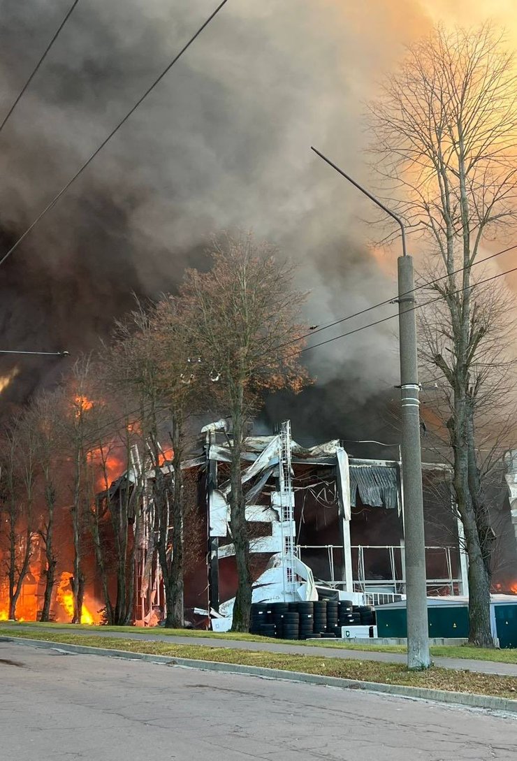 Пожежа у Львові після обстрілу 19 листопада