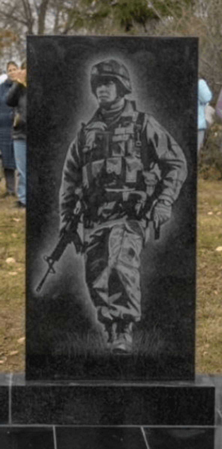 гвинтівка НАТО, американська гвинтівка, портрет, пам'ятник солдату, пам'ятник в РФ