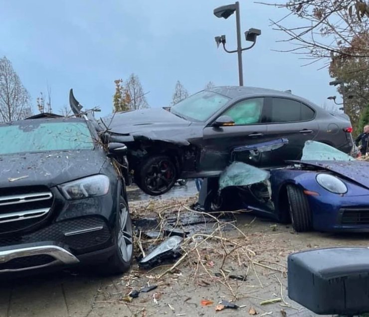 ДТП в США, дорогое дтп, разбитые авто, Porsche 911, Alfa Romeo Giulietta, Mercedes GLE, Dodgde Charger