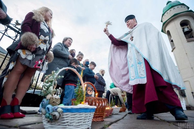Пасха, Карантин, Правоохранители, Безопасная дистанция, Защитная маска