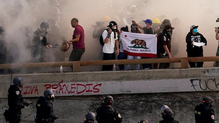каліфорнійська республіка, протести, протести в Лос-Анджелесі, протести в Каліфорнії, вуличні протести, протести проти депортації мігрантів, заворушення в Каліфорнії