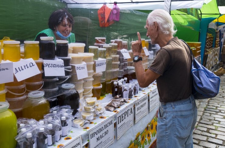 В 2025 году урожай меда в Украине может сократиться на треть в Украине